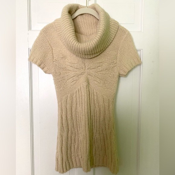 BCBG Short Sleeve Cowl Neck Cream Sweater Size S - Picture 1 of 4